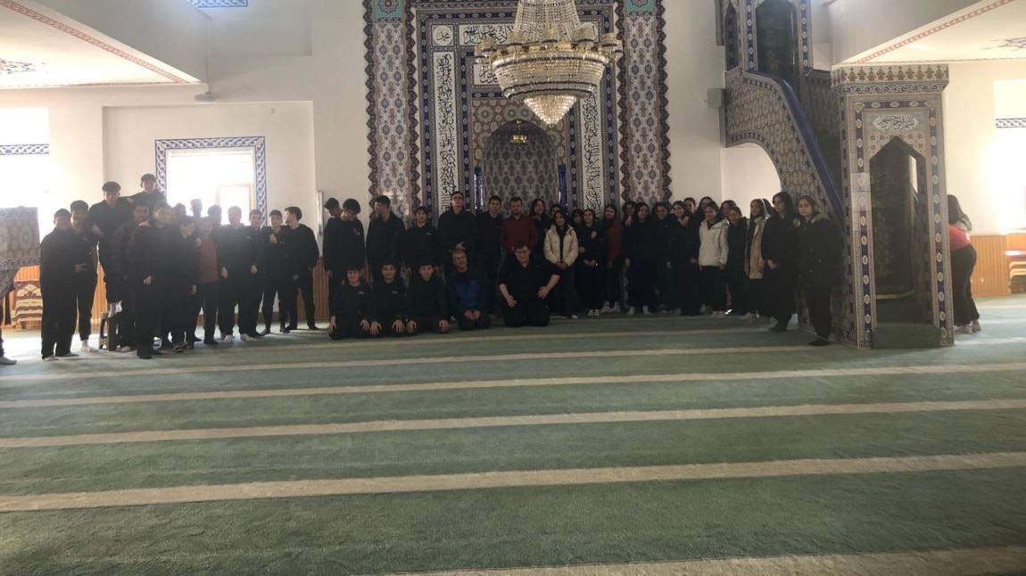 10/C VE 10/F SINIFI ÖĞRENCİLERİMİZ ÇEDES PROGRAMI ÇERÇEVESİNDE CAMİ ZİYARETLERİNDE BULUNDU.
